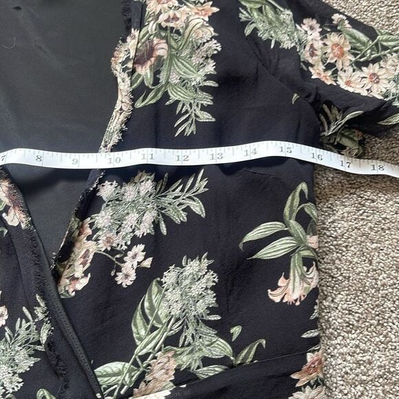 Lucky Brand Floral Wrap Top size XS - Picture 11 of 13